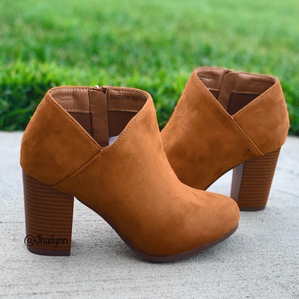 Tan ankle side zipper bootie
